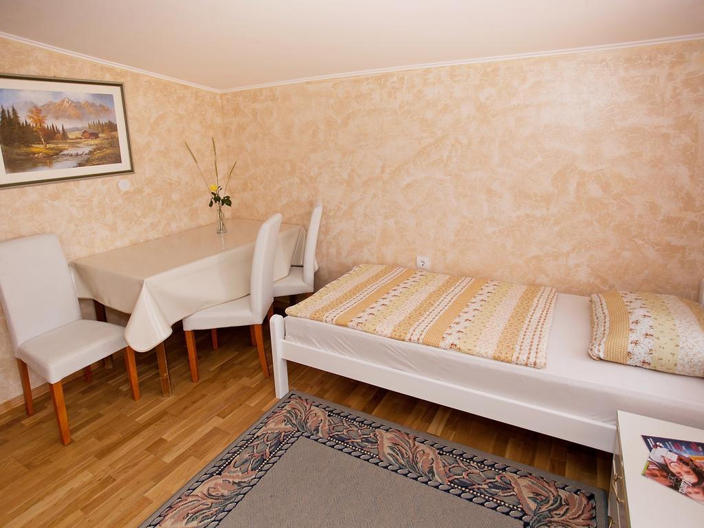 Apartment Zadar Diklo Borik Vir Zimmer foto